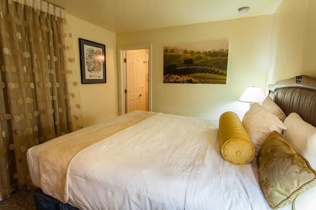 The Vendange Carmel Inn & Suites Bilik gambar