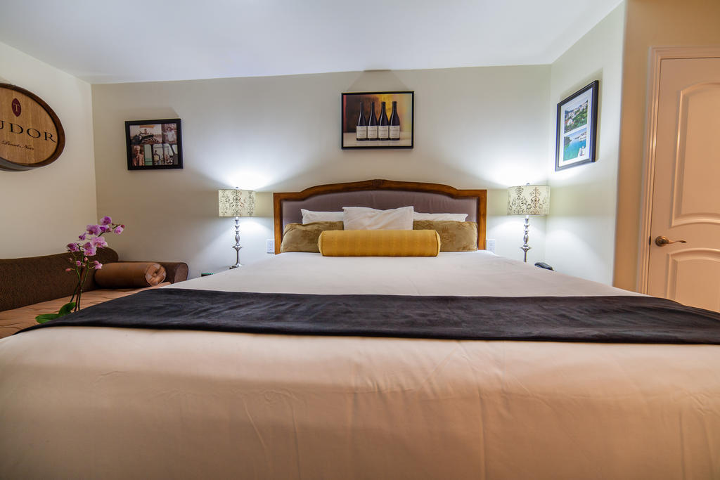 The Vendange Carmel Inn & Suites Bilik gambar