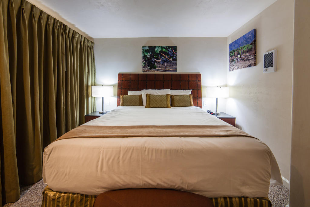 The Vendange Carmel Inn & Suites Bilik gambar