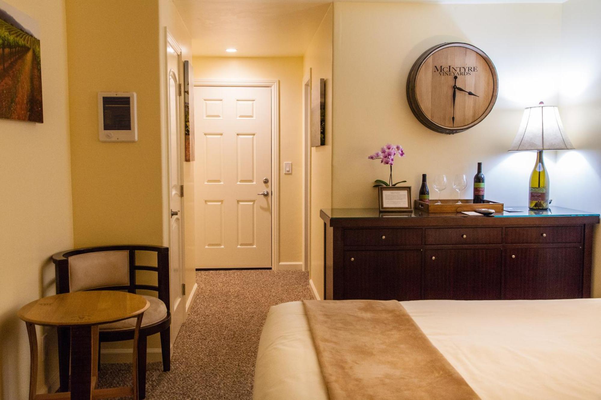 The Vendange Carmel Inn & Suites Luaran gambar