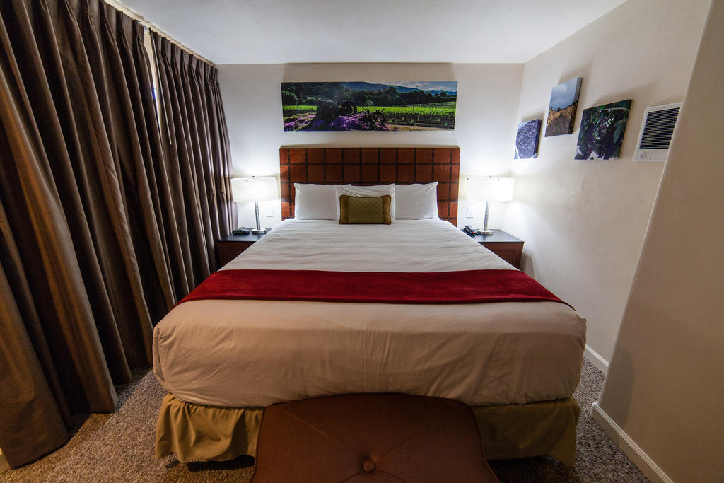 The Vendange Carmel Inn & Suites Bilik gambar