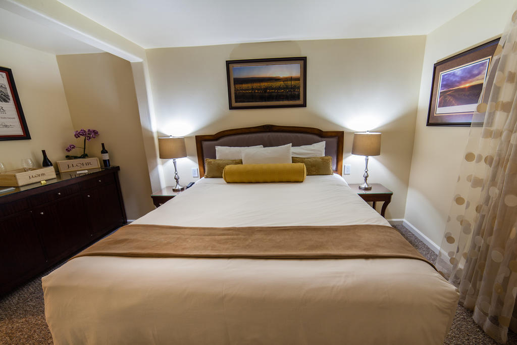 The Vendange Carmel Inn & Suites Bilik gambar