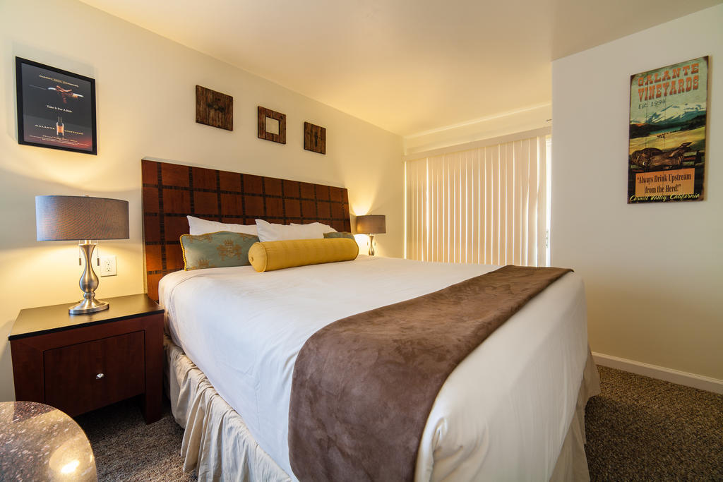 The Vendange Carmel Inn & Suites Bilik gambar