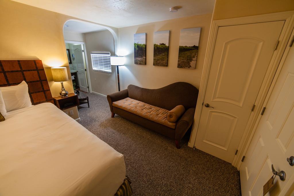The Vendange Carmel Inn & Suites Bilik gambar