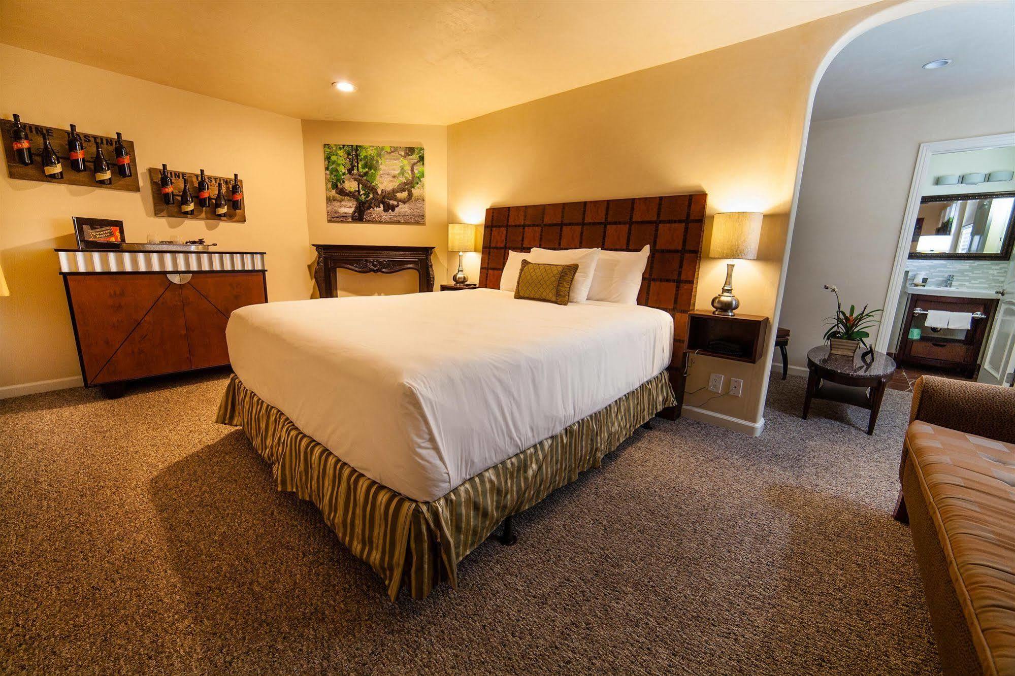 The Vendange Carmel Inn & Suites Luaran gambar